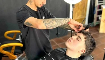 Barber Cass - 33000 Treinta Y Tres