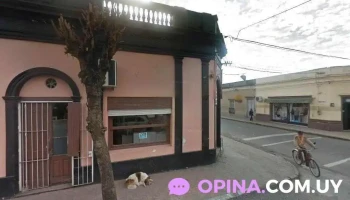 Carlos Bacigalupe Peluquería Masculina - 70100 Carmelo