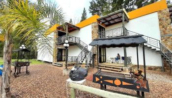 Casa de piedra posada del siglo XlX - Termas Del Dayman