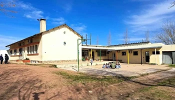 Escuela 65 - 18 De Mayo