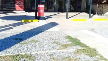 Farmacia Pigalle suc. De La Costa - Av Calcagno