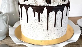 Graciela decorando tortas - Departamento De Maldonado