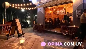 La Luna bajo agua Bar & Café - Montevideo La Luna bajo agua Bar & Café - Montevideo