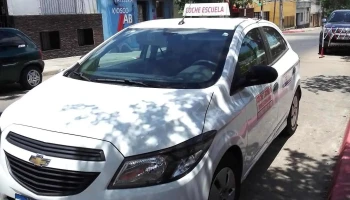 Patricia Coche Escuela - Salto Patricia Coche Escuela - Salto