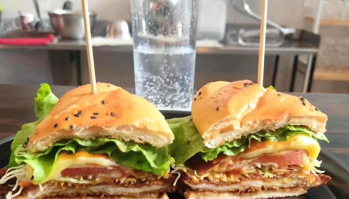284 Burger House Ciudad Vieja -  Comentario 1 - Montevideo