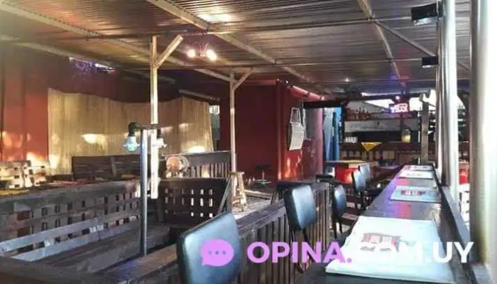 4 Resto Bar -  Ambiente - Santiago Vázquez