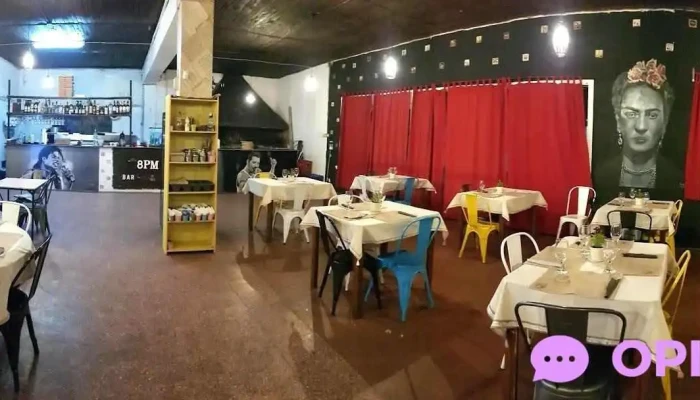 8pm Bar Grill Ambiente - Guichón