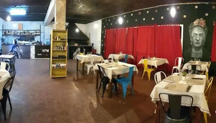 8pm Bar Grill Ambiente - Guichón