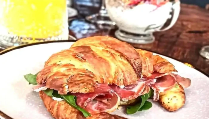 A Brillar Cafe -  Croissant - Punta del Este