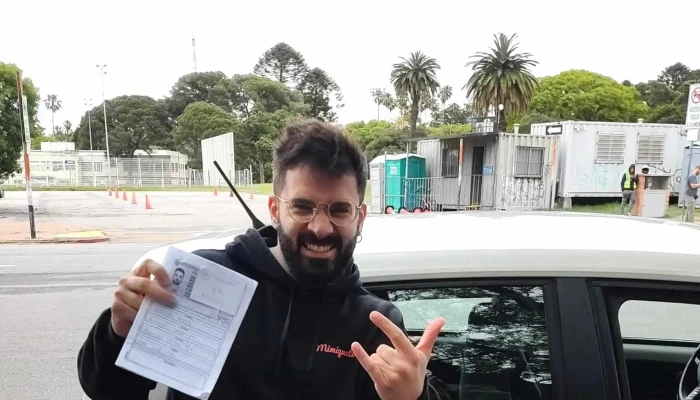 Academia De Choferes Del Parque -  Abierto Ahora - Montevideo