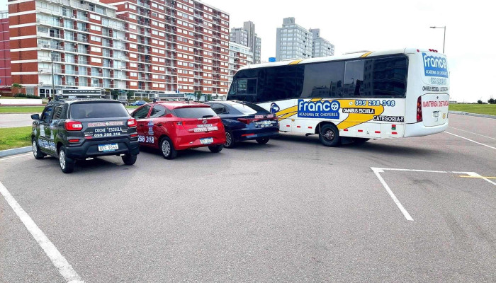 Academia De Choferes Franco -  Estacionamiento - Maldonado