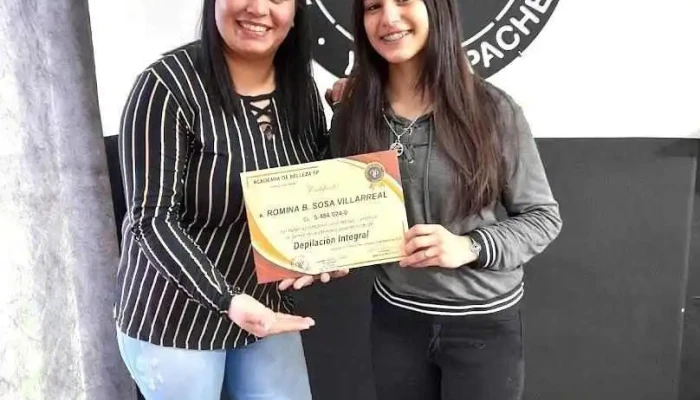 Academia Yp de Peluqueria/BELLEZA - Treinta Y Tres