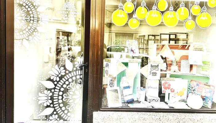 Adhesivos Uruguay Tres Plumas Papeleria Y Pick Up Cassinoni Interior - Montevideo