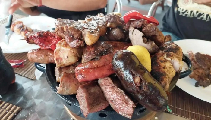 Al Paso Parrilla -  Comida Y Bebida - Mariscala