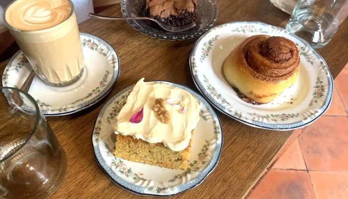 Albertine Pan Y Cafe Coffee Cake - Col. del Sacramento