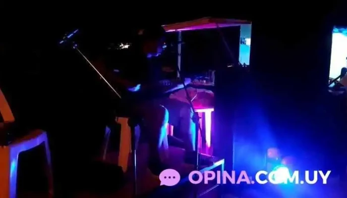 Alexs Burger Videos - Artigas