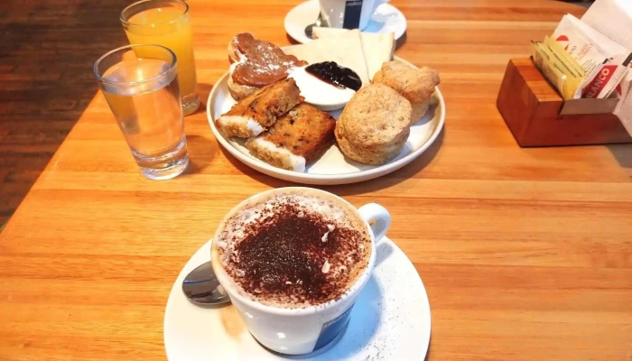 Allegro Cafe En Teatro Solis Capuchino - Montevideo