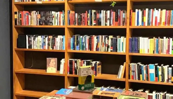 Amazonia -    Espacio Entre Libros Libro - Montevideo