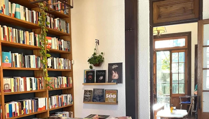 Amazonia -    Espacio Entre Libros Ubicacion - Montevideo