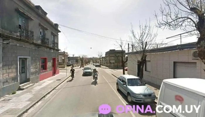 Ana Peinados - 94000 Florida