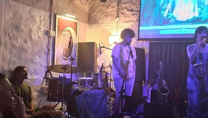 Anyway -  Comentario 9 - Mercedes