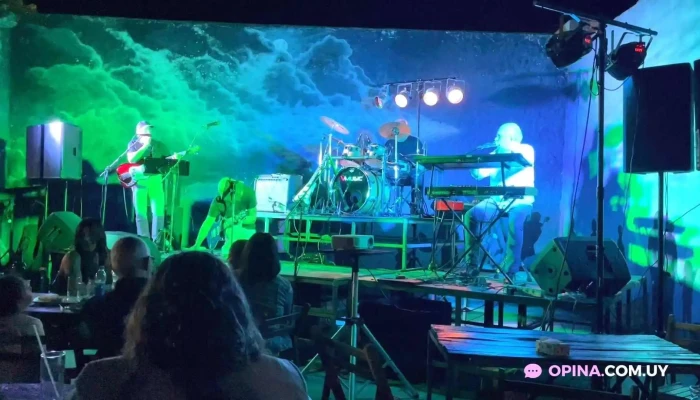 Anyway -  Videos - Mercedes