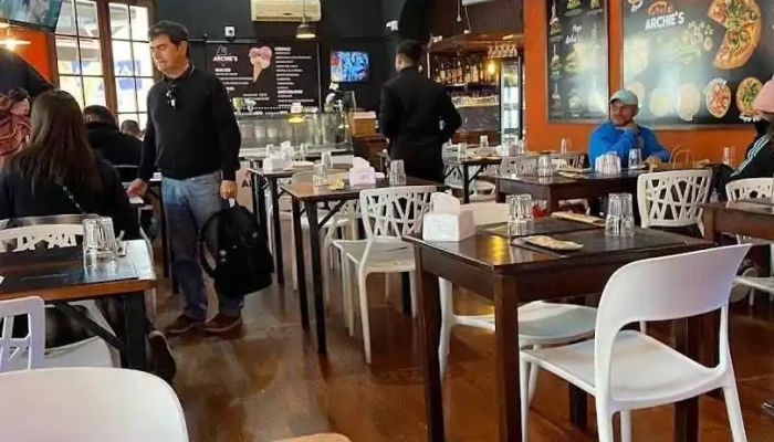 Archies Pizzas Burgers Ambiente - Col. del Sacramento