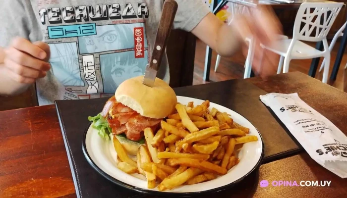 Archies Pizzas Burgers Sandwich De Pollo - Col. del Sacramento