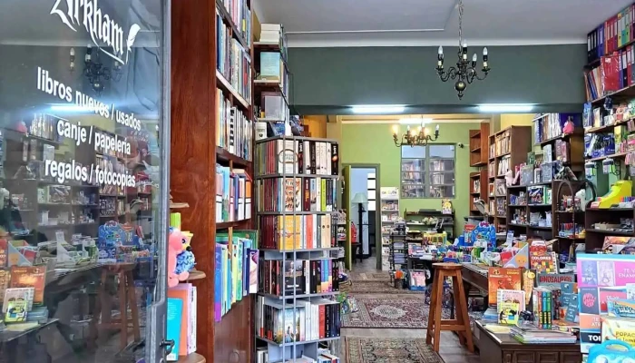 Arkham Libreria Y Papeleria Estante De Libros - Montevideo