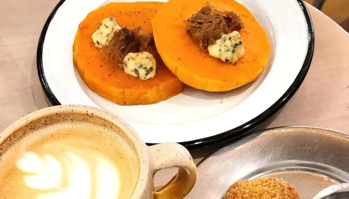 Atipico Comentario 5 - Montevideo