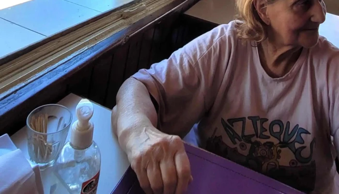 Bar Clavel -  Comentario 3 - Montevideo