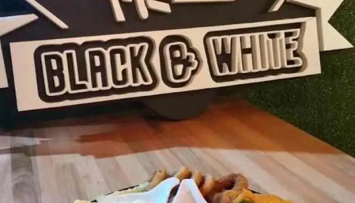 Black White Pizzeria Hamburgueseria Papas Fritas - Trinidad