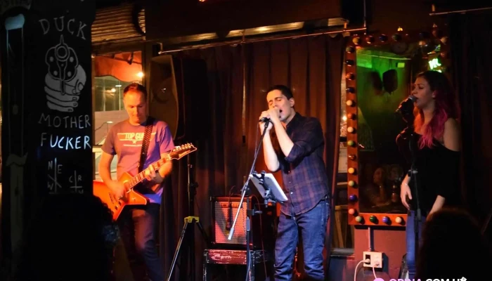 Bluzz Bar -  Escenario - Montevideo