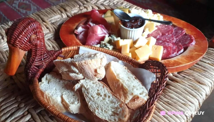 Bodega Campotinto Charcuteria - Carmelo