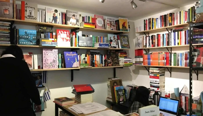 Bonhomia Libros Estante De Libros - Montevideo