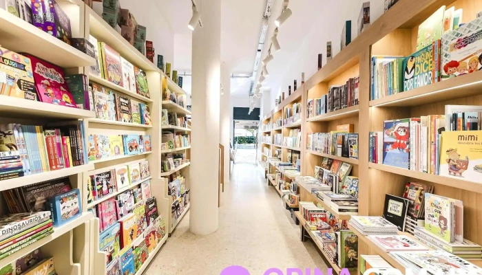 Bookshop Cafe Estante De Libros - Montevideo