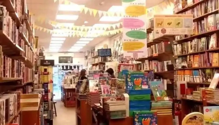 Bookshop Centro -  Estante De Libros - Montevideo