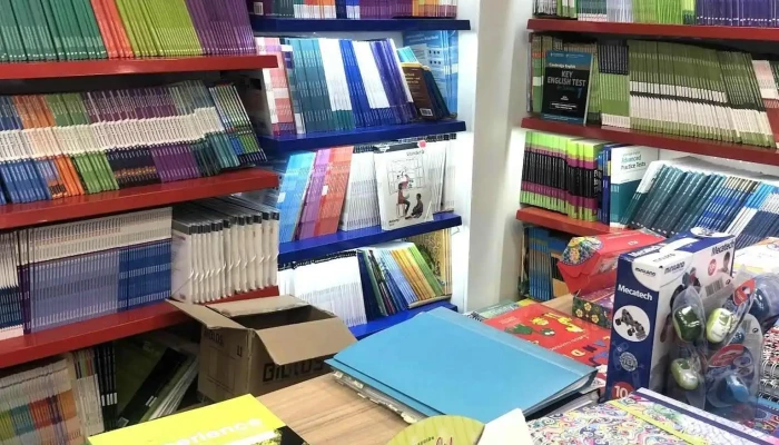 Bookshop -  Estante De Libros - Montevideo