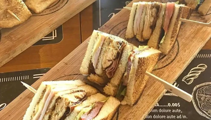 Brujula Cafe Comidas Y Bebidas - Montevideo