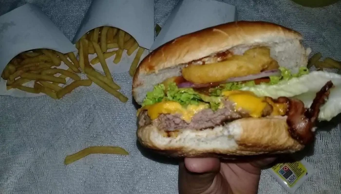 Burger House -  Pizzeria Hamburguesas En Toledo Hamburguesa Con Queso - Minas