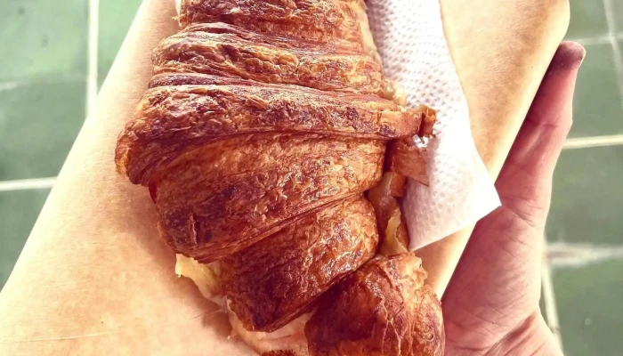 Cafe Guasu Croissant - El Tesoro