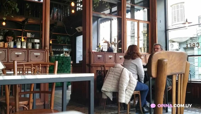 Cafe La Farmacia Videos - Montevideo