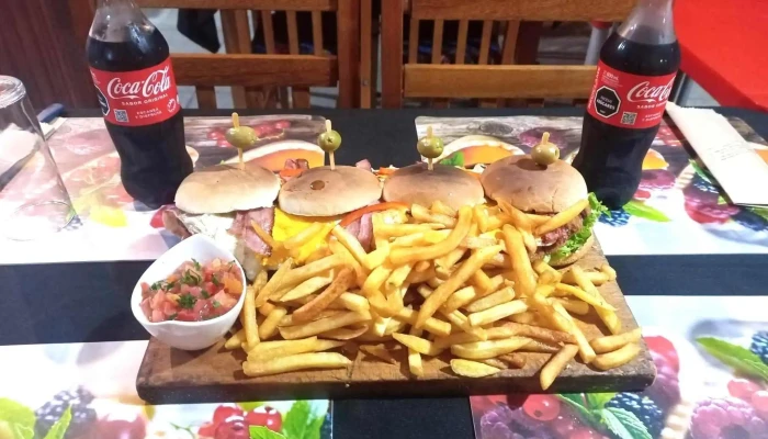 Cafe Resto Club Colonia Hamburguesa - Col. del Sacramento