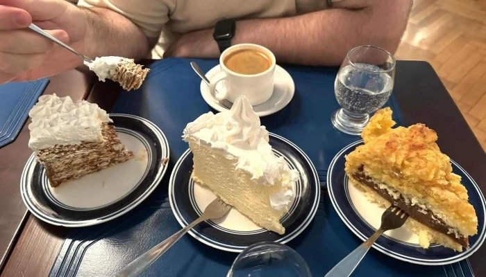 Cafeteria Cakes Comidas Y Bebidas - Montevideo