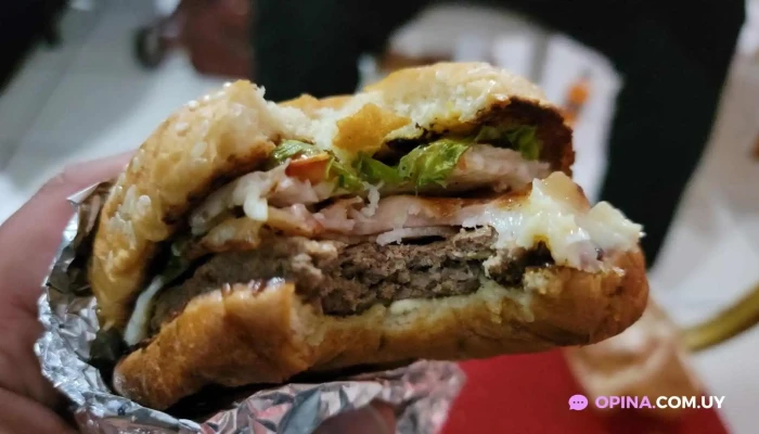 Calis -  Hamburguesa - Artigas