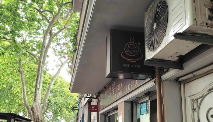 Camilas Roti Cafe Comentario 8 - Montevideo