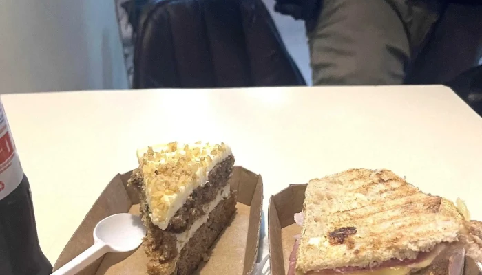 Cantina Del Cine -  Comentario 1 - Montevideo