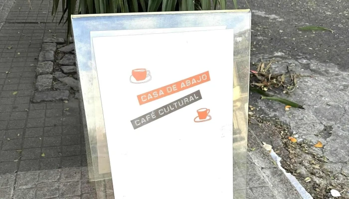Casa De Abajo Cafe Comentario 1 - Montevideo