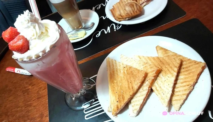 Central Friends Dinner Coffee Shop Jugo - Montevideo