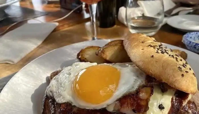 Charco Bistro Huevo Frito - Colonia del Sacramento